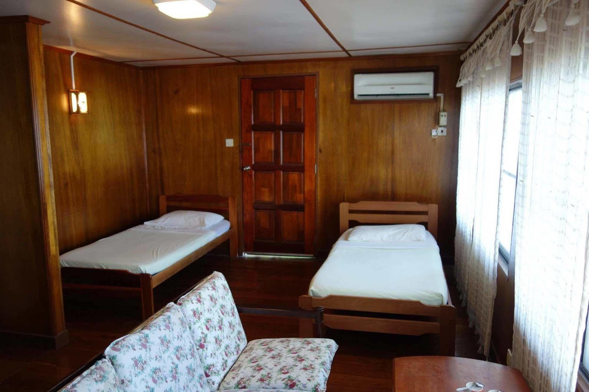 Seaside Travellers Inn Kinarut Esterno foto
